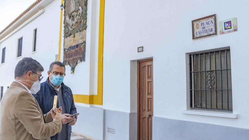 Benidorm pone en marcha el innovador sistema de guiado de personas NaviLens en el Casco Antiguo