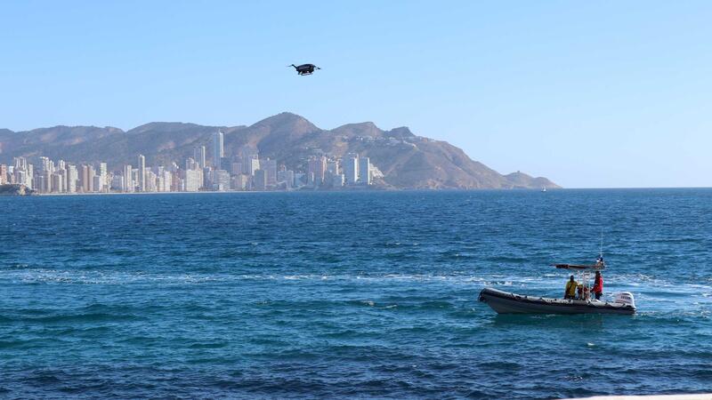 Benidorm acoge la presentación de un dron de última tecnología para el rescate en las playas 