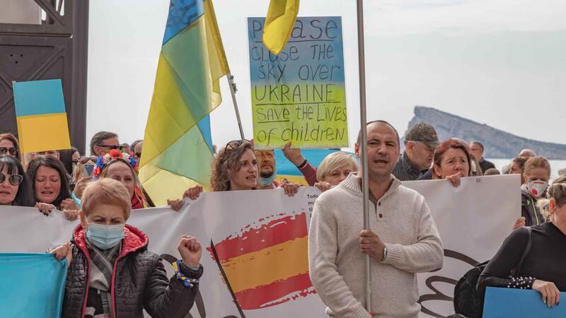 Benidorm diu no a la guerra amb una marxa per la pau i en solidaritat amb el poble d