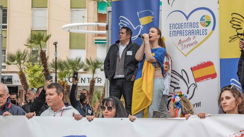Benidorm diu no a la guerra amb una marxa per la pau i en solidaritat amb el poble d