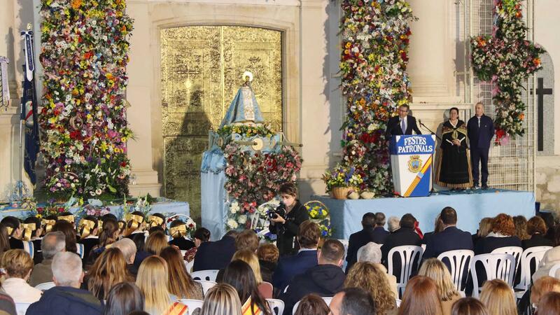 Benidorm ofrenda a su patrona en el 282 aniversario de su llegada