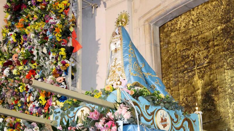 Benidorm ofrenda a su patrona en el 282 aniversario de su llegada