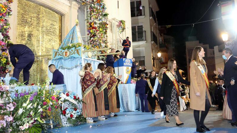 Benidorm ofrenda a su patrona en el 282 aniversario de su llegada