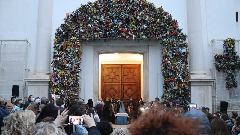 Centenares de benidormenses recuerdan al alba la llegada de la patrona hace 282 años