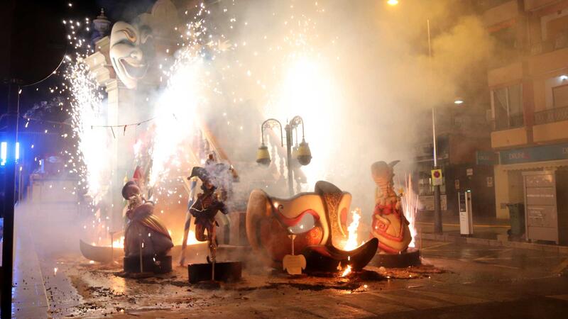 La Cremà posa el punt final a unes Falles de Benidorm que s
