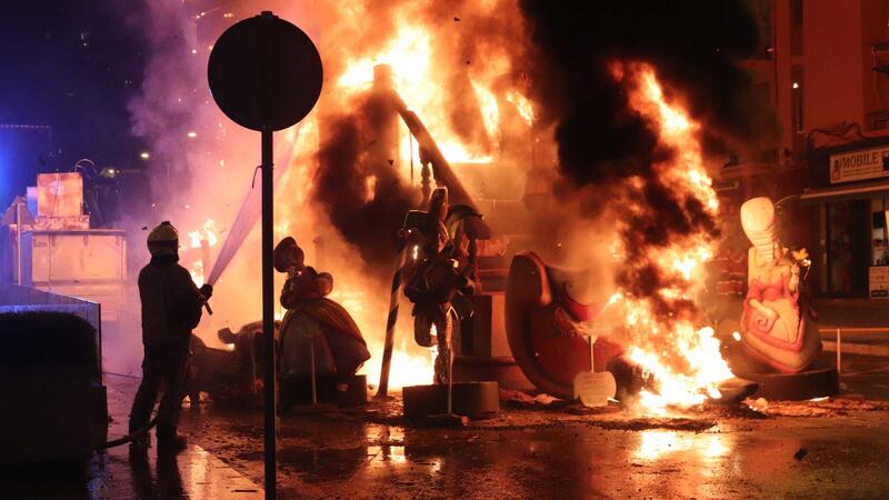 La Cremà posa el punt final a unes Falles de Benidorm que s
