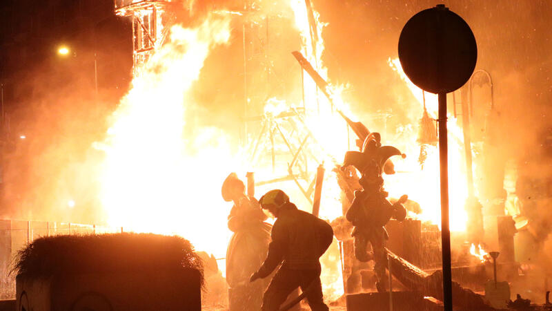 La Cremà posa el punt final a unes Falles de Benidorm que s