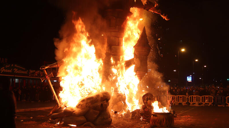 La Cremà posa el punt final a unes Falles de Benidorm que s
