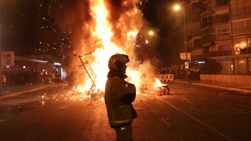 La Cremà posa el punt final a unes Falles de Benidorm que s