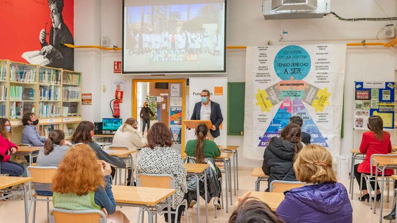 Toni Pérez inaugura, al costat de la Fundació Orange, el primer GarageLab de la Comunitat Valenciana en l