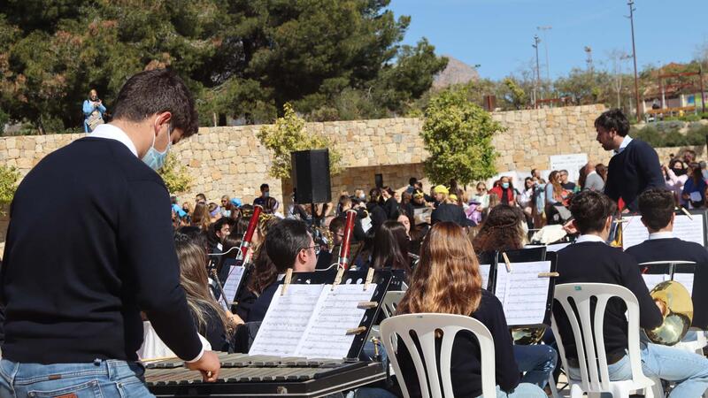 Soundtracks, urban dance, jazz and magic come together in a solidarity event in favor of the Animal Shelter