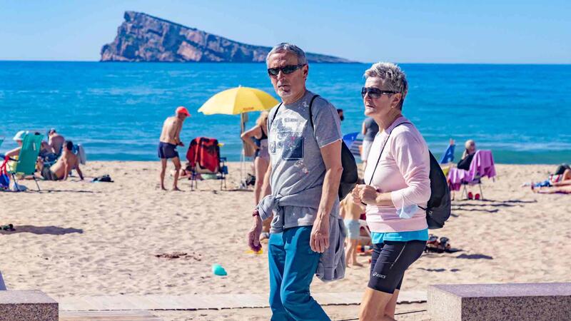 Preparación de las playas para Semana Santa.