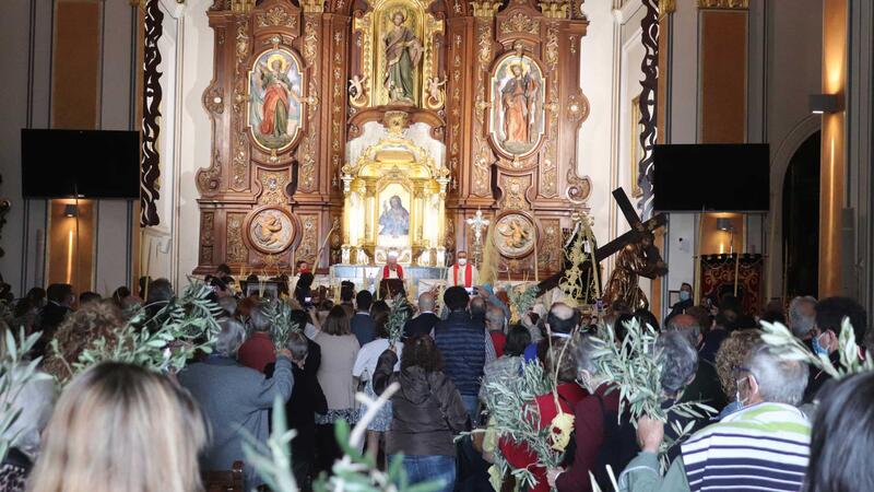 Centenars de veïns i turistes celebren a Benidorm la tradicional 