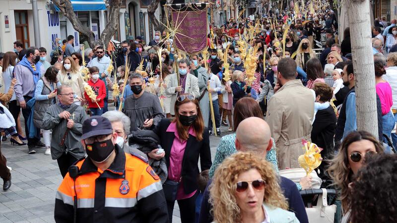 Centenars de veïns i turistes celebren a Benidorm la tradicional 
