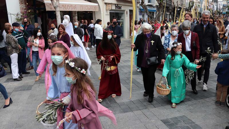 Centenars de veïns i turistes celebren a Benidorm la tradicional 