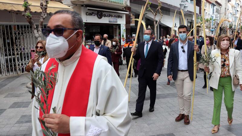 Centenars de veïns i turistes celebren a Benidorm la tradicional 