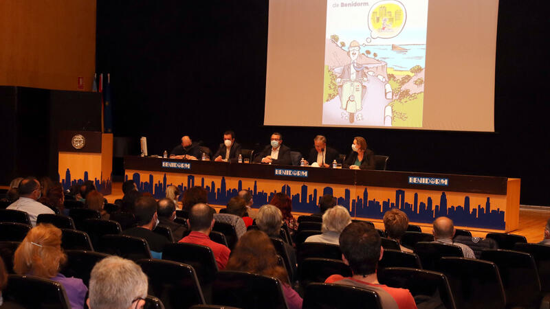 Albert Alcaraz and Malagón relate and illustrate the stories and places of Benidorm