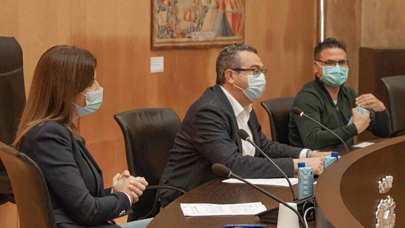 Alumnos del Bernat de Sarrià ‘examinan’ a sus representantes en el Ayuntamiento