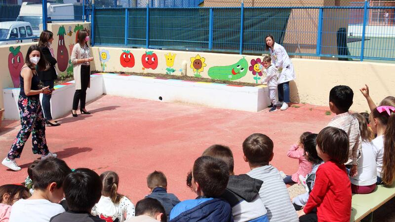 El col·legi Miguel Hernández inaugura un hort escolar atés pels alumnes d