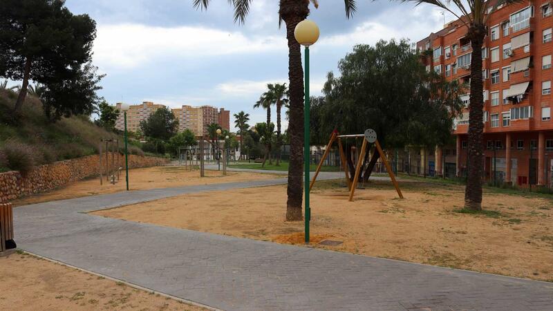 Benidorm renueva 200 luminarias en el entorno del Parque de l’Aigüera con el programa del IDAE