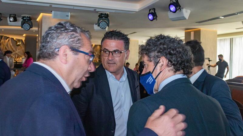 Toni Pérez felicita al Hotel Don Pancho por su 50 Aniversario