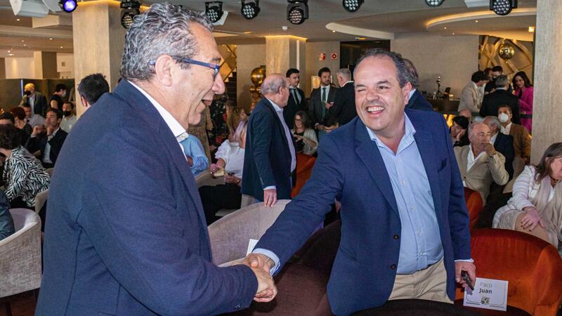 Toni Pérez felicita al Hotel Don Pancho por su 50 Aniversario