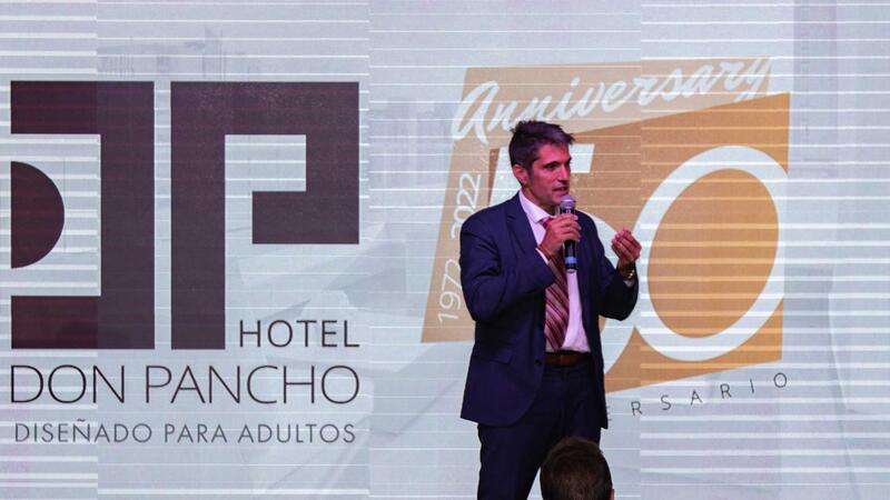 Toni Pérez felicita al Hotel Don Pancho por su 50 Aniversario