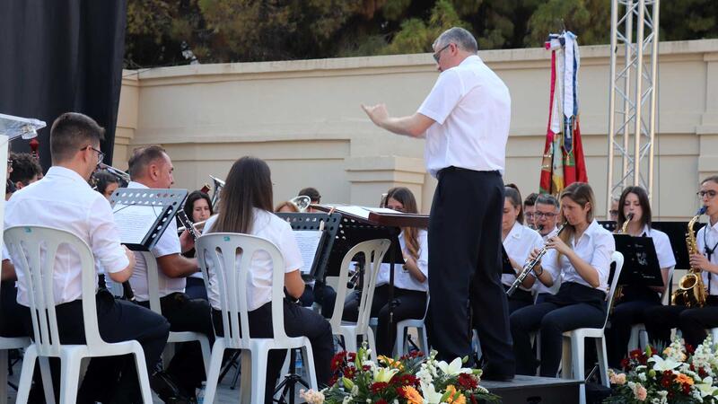 La banda sinfónica de la Unión Musical de Benidorm homenajea a su ex presidente Jaime Jesús Pérez Linares