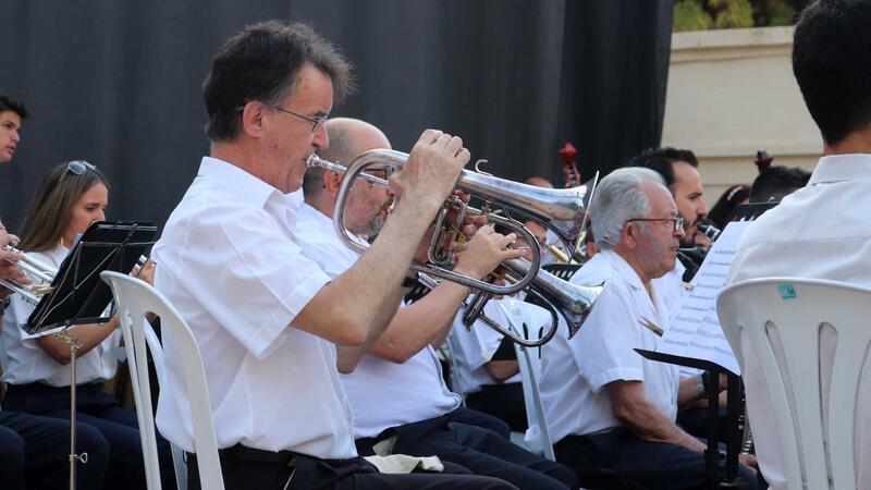 La banda sinfónica de la Unión Musical de Benidorm homenajea a su ex presidente Jaime Jesús Pérez Linares