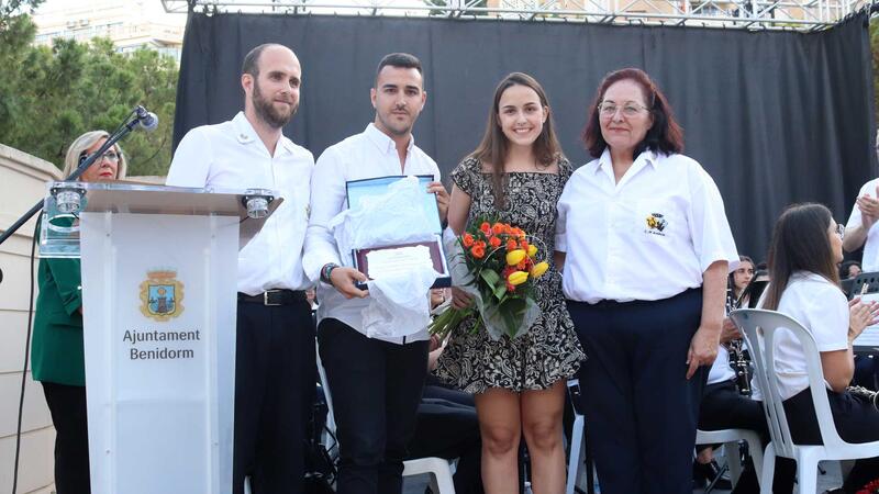 La banda sinfónica de la Unión Musical de Benidorm homenajea a su ex presidente Jaime Jesús Pérez Linares