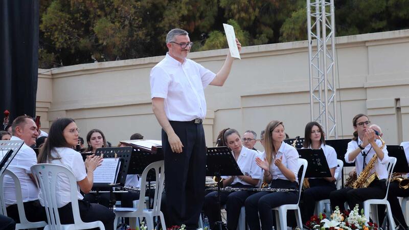 La banda sinfónica de la Unión Musical de Benidorm homenajea a su ex presidente Jaime Jesús Pérez Linares