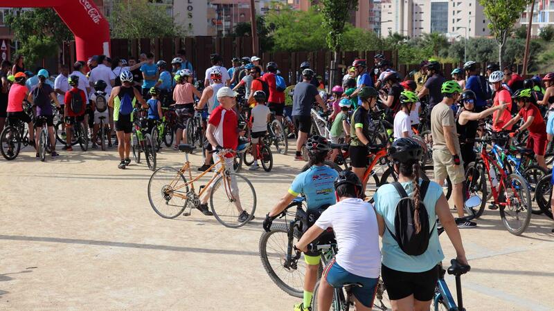 Más de medio millar de personas celebran en Benidorm el ‘Día de la Bicicleta para todos’