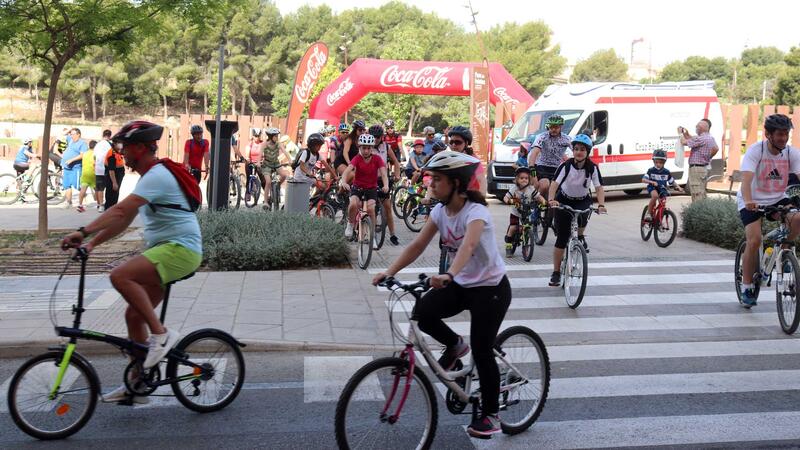 Más de medio millar de personas celebran en Benidorm el ‘Día de la Bicicleta para todos’