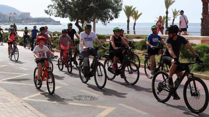 Más de medio millar de personas celebran en Benidorm el ‘Día de la Bicicleta para todos’