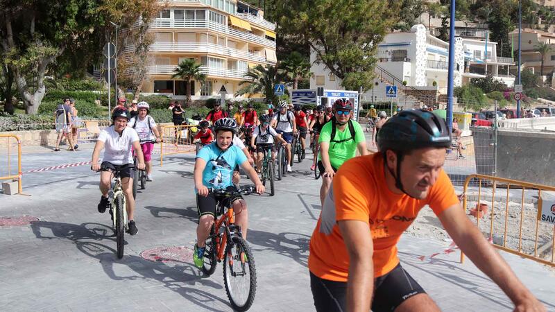 Más de medio millar de personas celebran en Benidorm el ‘Día de la Bicicleta para todos’
