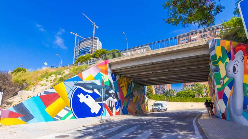 Un mural en la Cala de Benidorm per a protegir el Medi Ambient