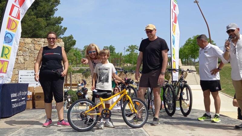 Más de medio millar de personas celebran en Benidorm el ‘Día de la Bicicleta para todos’