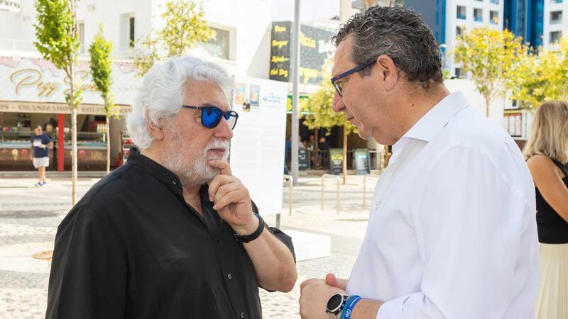 Les escultures de Cristóbal Gabarrón i el seu missatge de "convivència pacífica" estaran a Benidorm fins a finals de gener