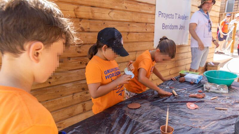 Taller de ceràmica romana per a xiquets en el 
