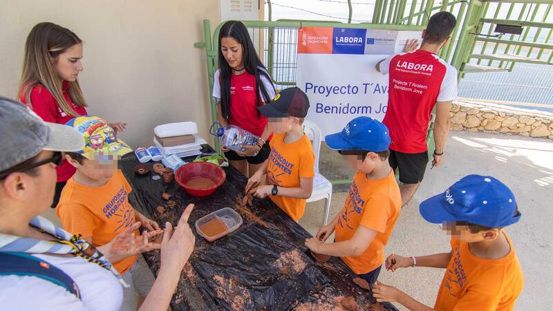 Taller de ceràmica romana per a xiquets en el 