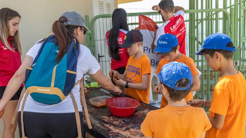 Taller de ceràmica romana per a xiquets en el 