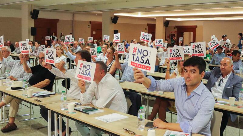 Toni Pérez reclama en la Asamblea de Hosbec que revierta a Benidorm “al menos una parte del IVA que genera el municipio” 