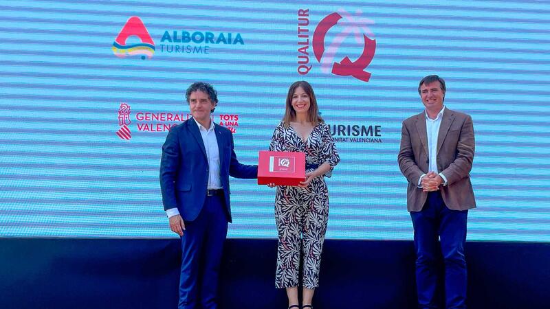 The beaches and coves of Benidorm revalidate the Qualitur flag