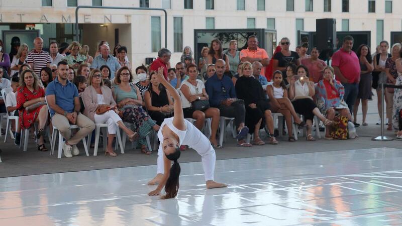 Las academias de danza locales y el Conservatorio ofrecieron ayer una exhibición como preludio al Festival Les Ones