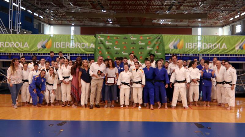 La Federación Española de Judo homenajea en Benidorm a Miriam Blasco en el 30º aniversario de su gesta en los JJOO de Barcelona