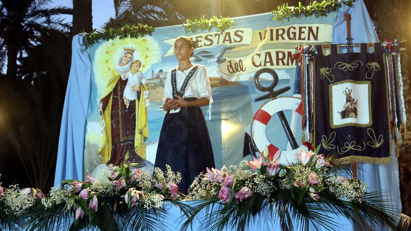 Benidorm despide las fiestas del Carmen con la procesión marinera y el verso a la Virgen