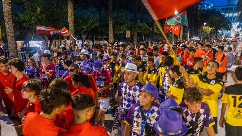 Benidorm dona la benvinguda a quasi 4000 jóvens, xics i xiques, dels cinc continents per a la 28 Costa Blanca Cup