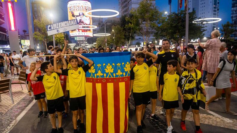 Benidorm dona la benvinguda a quasi 4000 jóvens, xics i xiques, dels cinc continents per a la 28 Costa Blanca Cup