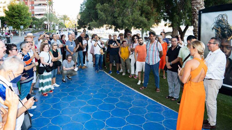 48 imágenes de 43 autores en cinco espais d’art urbà.