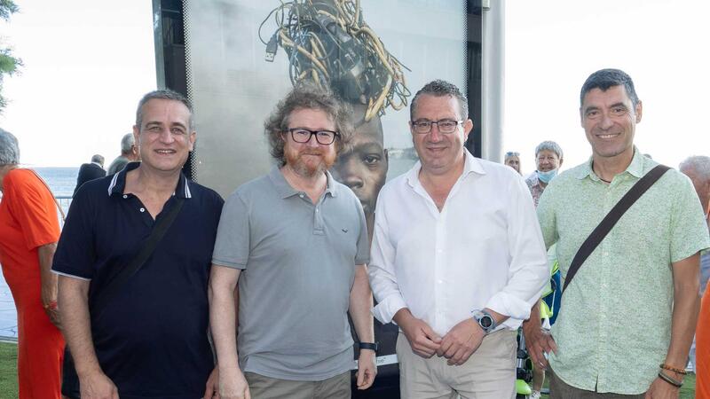 48 imágenes de 43 autores en cinco espais d’art urbà.